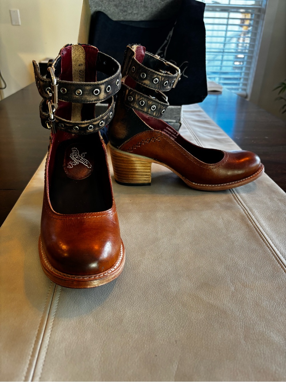 New in box Freebird by Steven-Candella in Cognac